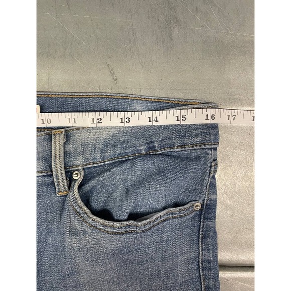 Levis 314 Shaping Straight Jeans Womens 31x32 Blue Medium Wash Denim - Picture 7 of 16